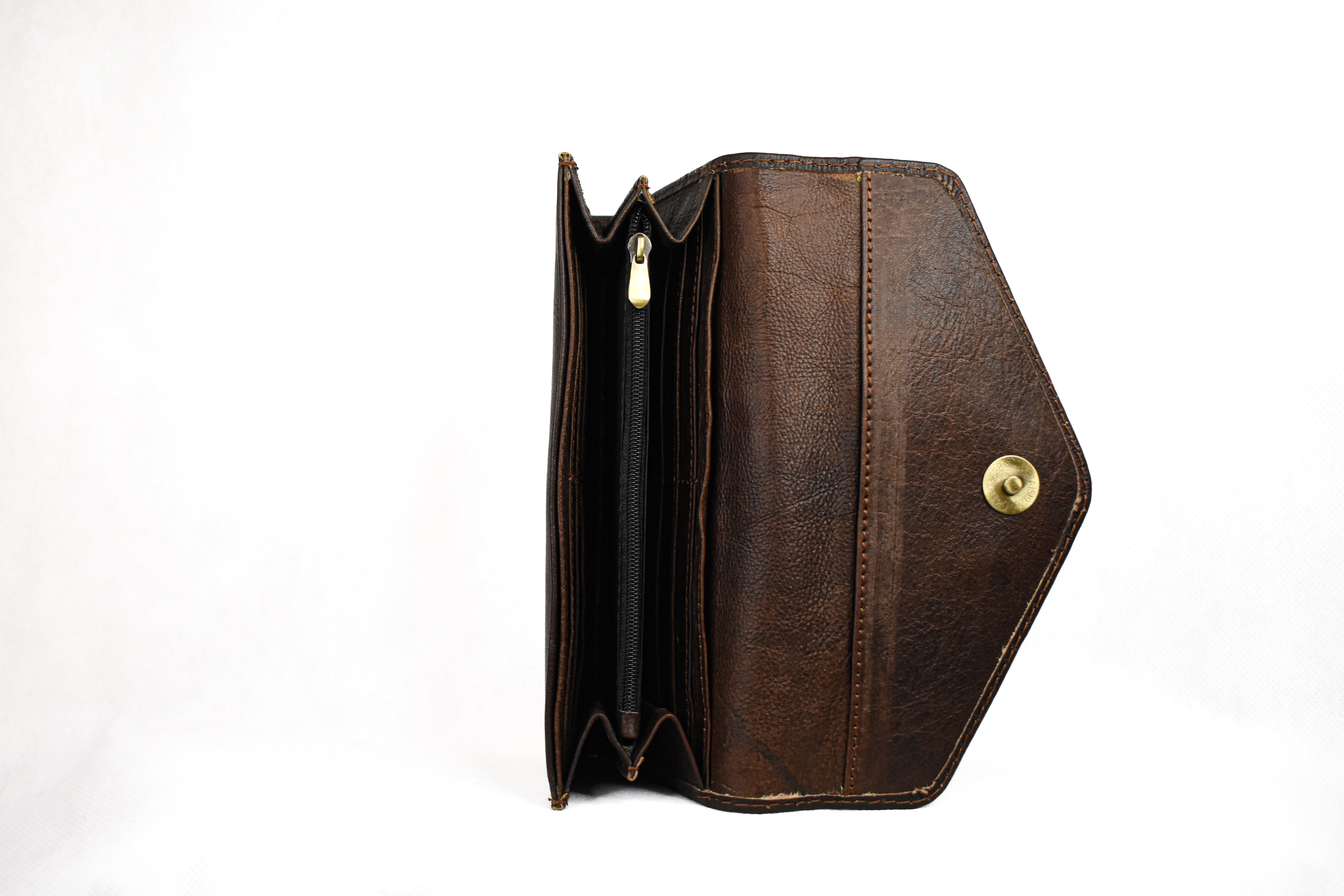 Clutch Brown - Tsuru.uk