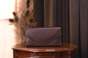Clutch Brown - Tsuru.uk