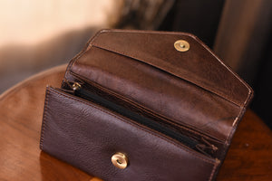 Clutch Brown - Tsuru.uk