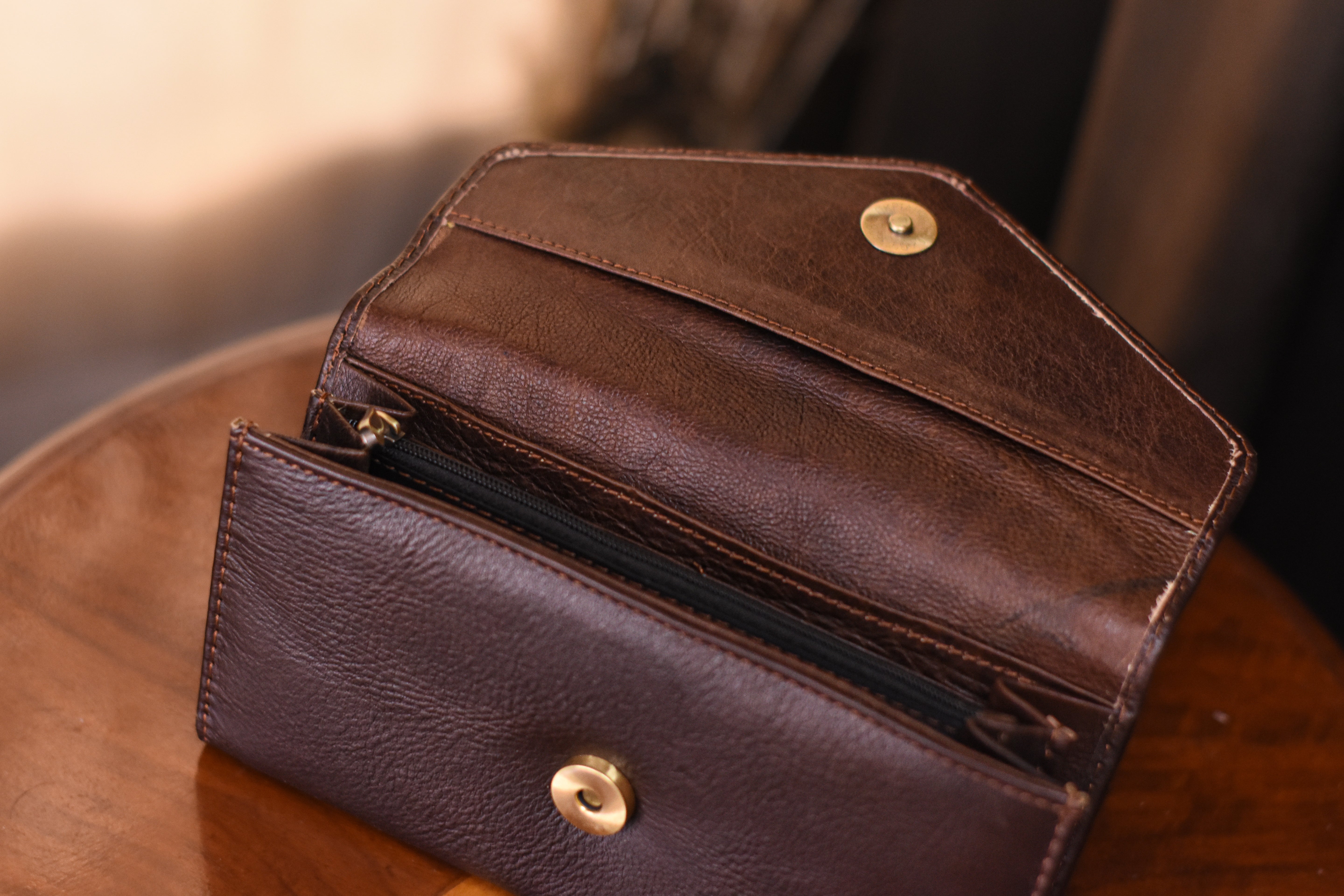 Clutch Brown - Tsuru.uk