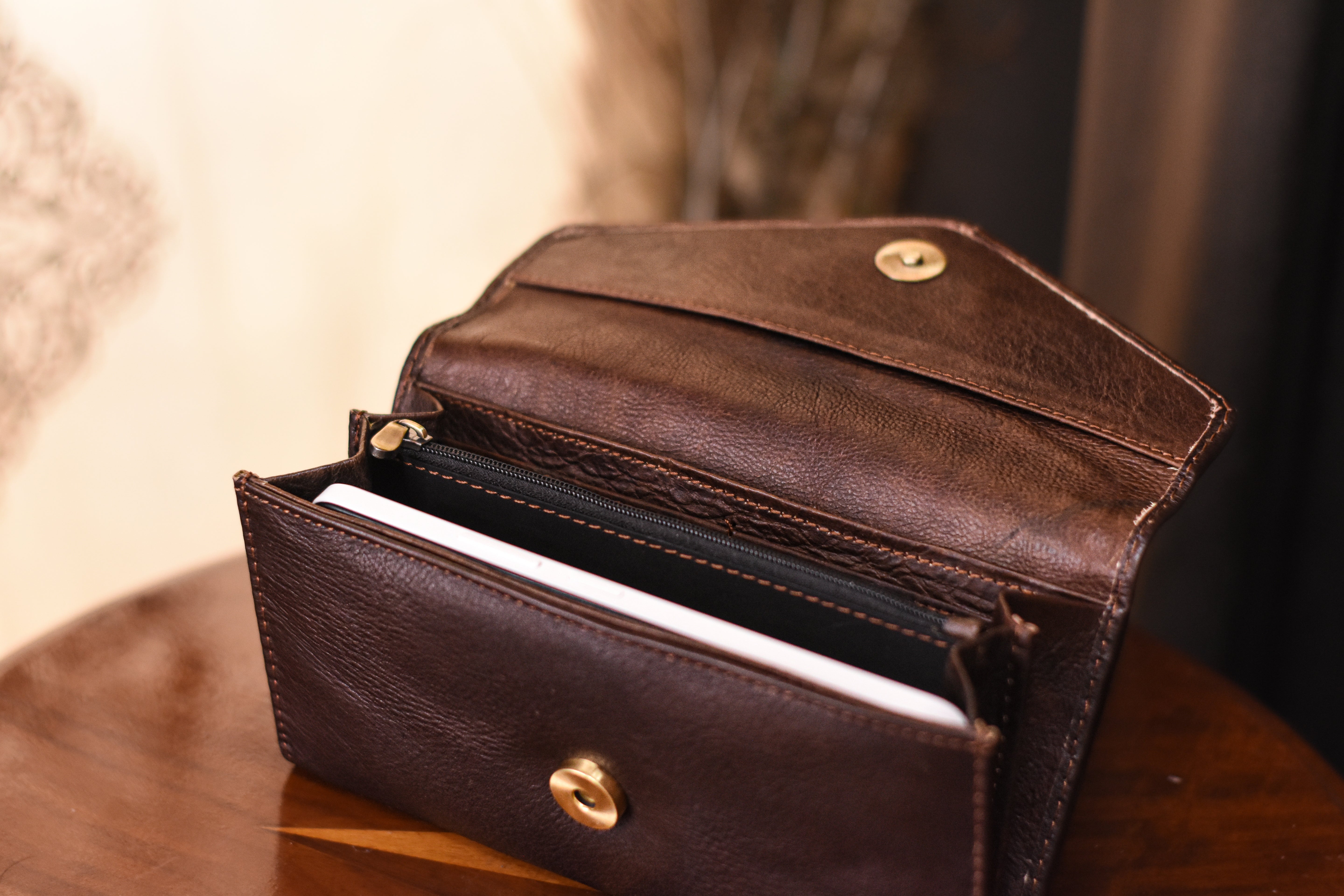 Clutch Brown - Tsuru.uk
