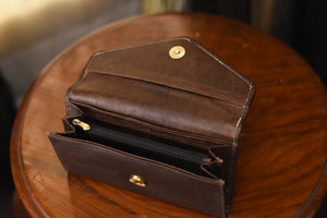 Clutch Brown - Tsuru.uk