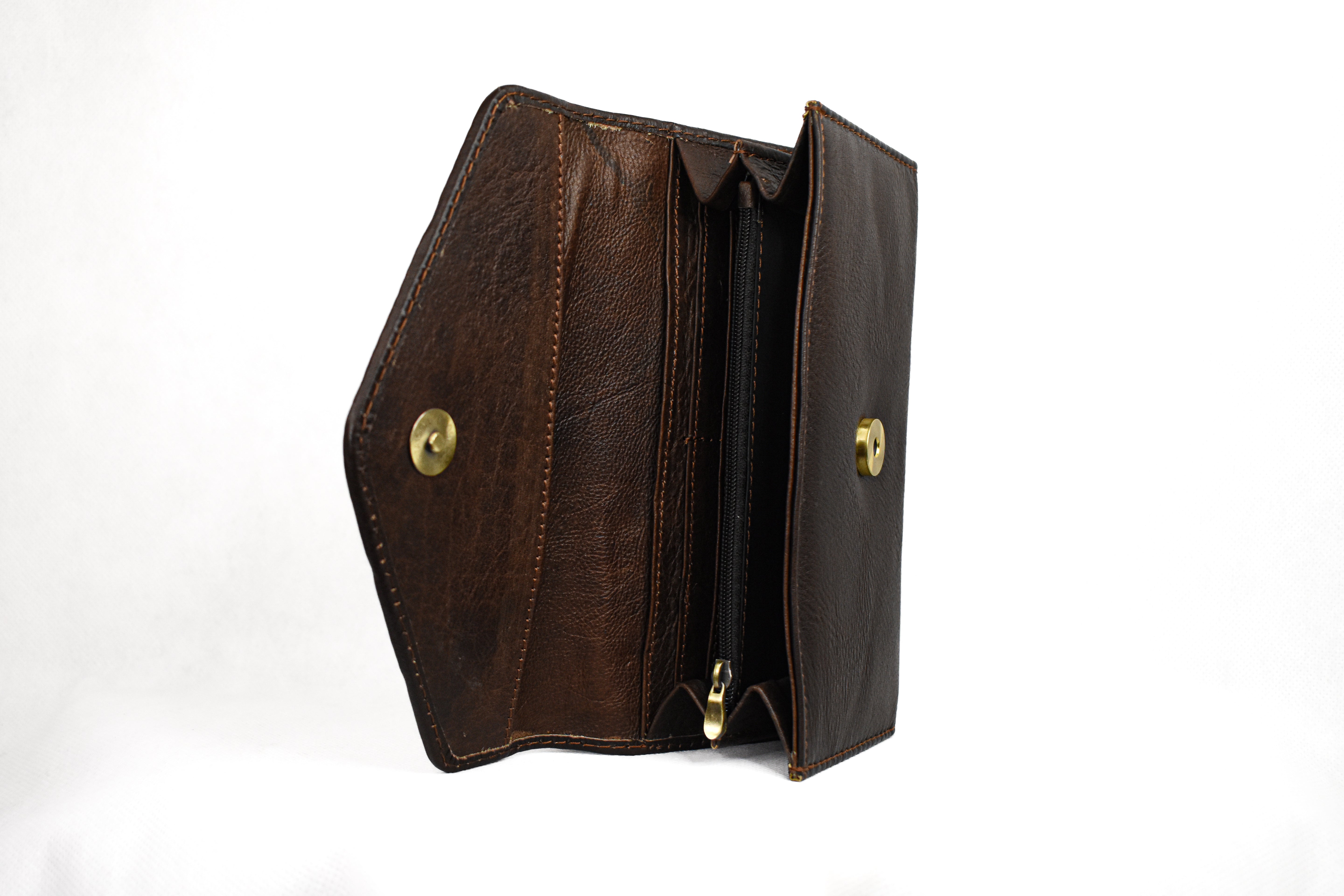 Clutch Brown - Tsuru.uk